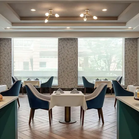 Doubletree By Hilton New York-laguardia Hotel 3*