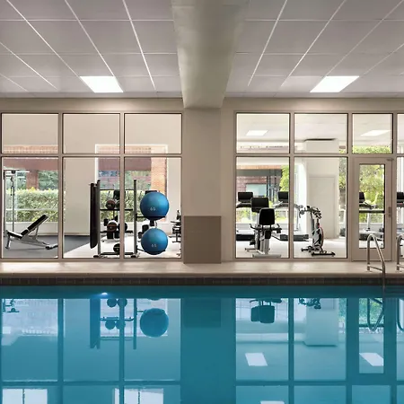 Hotel Doubletree By Hilton New York-laguardia 3*
