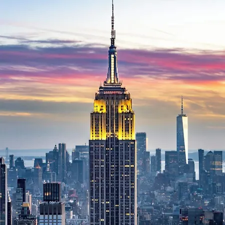 Oyo Times Square 4*