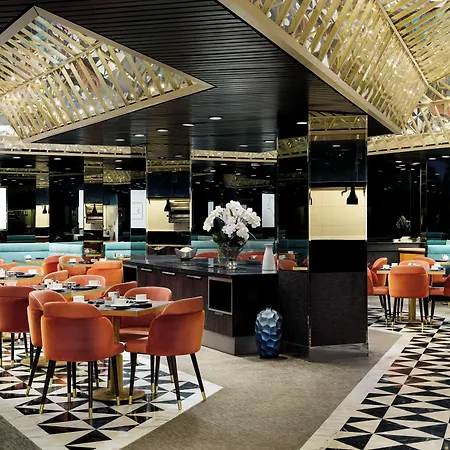 Millennium Hilton One Un Plaza Hotel 4*