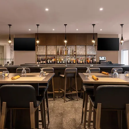 Hotel Doubletree By Hilton Jfk Airport 3*