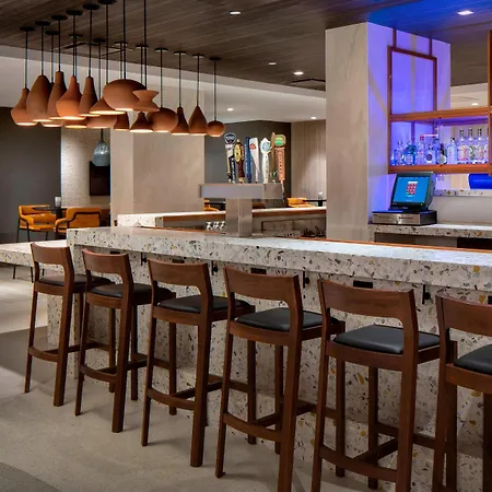 Laguardia Airport Marriott 4*