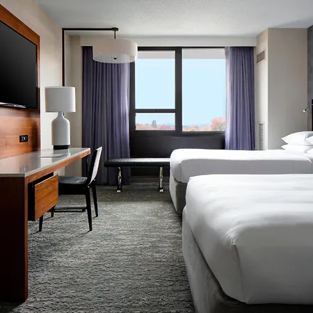 Laguardia Airport Marriott 4*