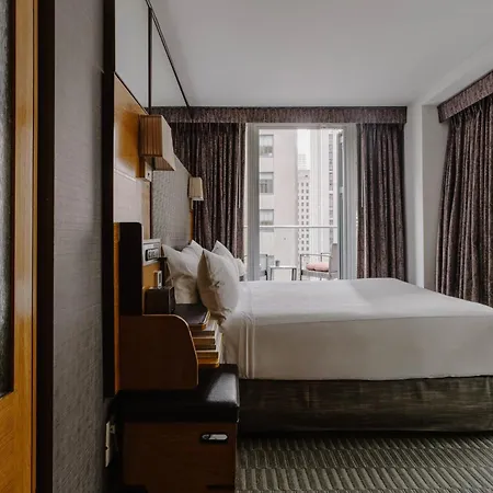 The Jewel Hotel, Hotel