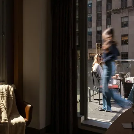 The Jewel Hotel, Hotel