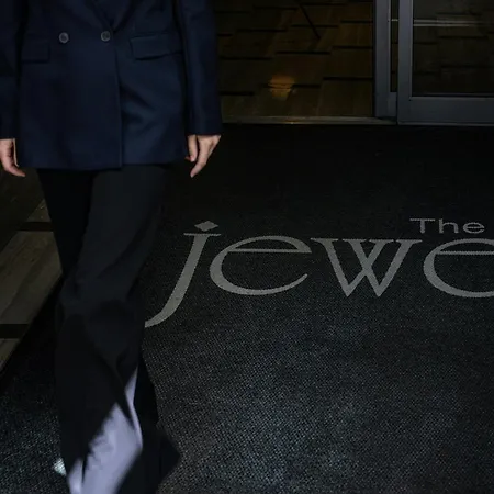 The Jewel Hotel, Hotel New York