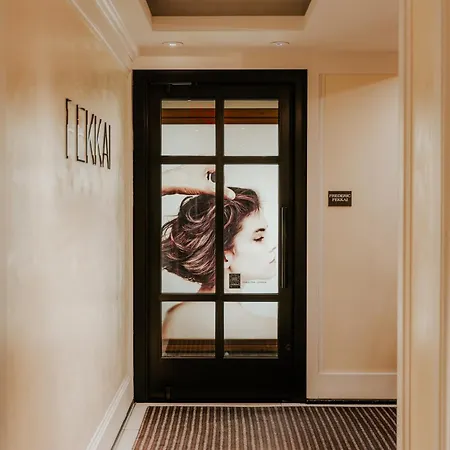 Hotel The 5*