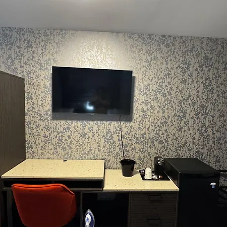 Super 8 By Wyndham Brooklyn Fulton Street Broadway Junction
