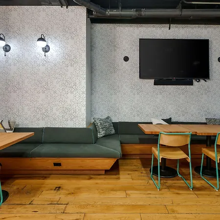 Placemakr Street 4*