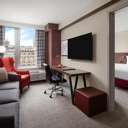 Hilton Garden West 35th Street 3*