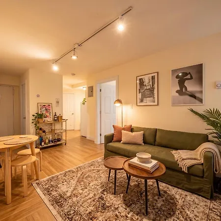 Chic One Bedroom Retreat In Downtown Manhattan *