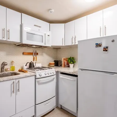 Chic One Bedroom Retreat In Downtown Manhattan Apartment *