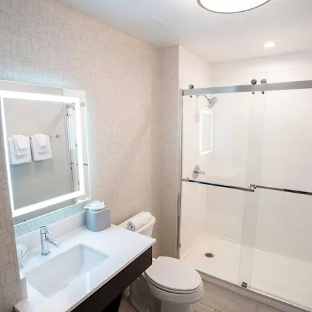 Hotel Express Long Island E - By Ihg