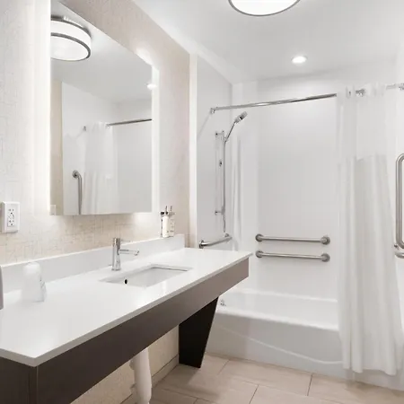 Express Long Island E - By Ihg 3*