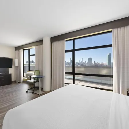 Express Long Island E - By Ihg New York