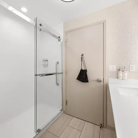 Express Long Island E - By Ihg Hotel New York