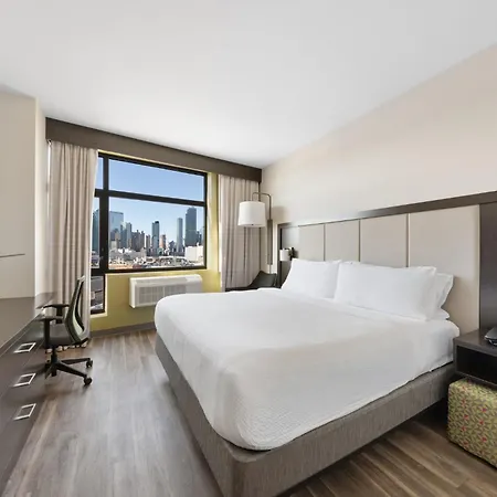 Express Long Island E - By Ihg Hotel 3*
