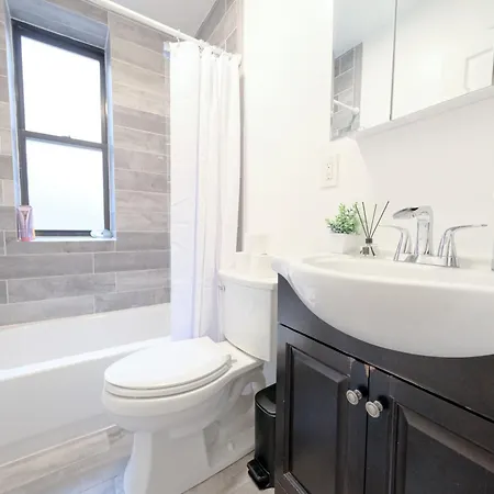 Holiday home Sunny 4br/2ba Retreat In Morningside Heights, Nyc