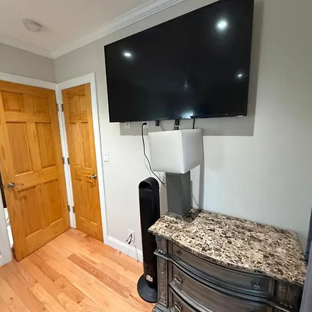 Apartment Jfk Private Room With Host Present