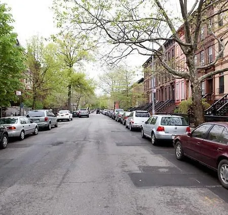 Bedstuy Brownstone Homestay *