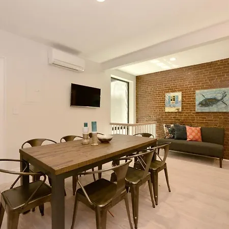 Townhouse Lincoln Center Apartment *