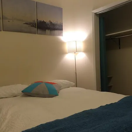 Nyc Two-bedroom Apartment, Next To Subway Apartment