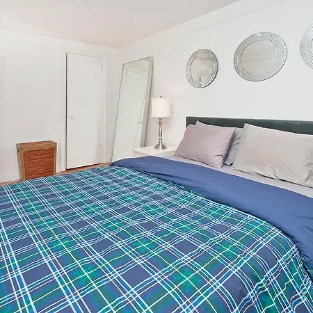 Superior Midtown East Apartment *