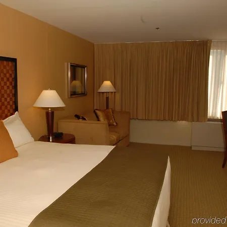 Hotel The Skyline 3*