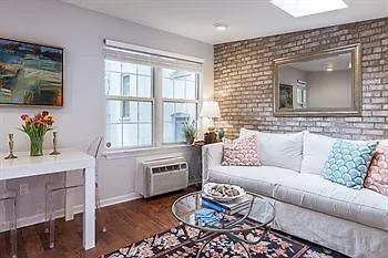 Upper East Side Apartment *