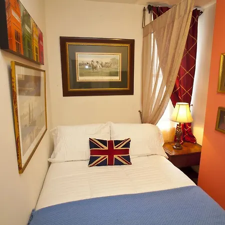 Garden House With 2 Bedroom Apartment