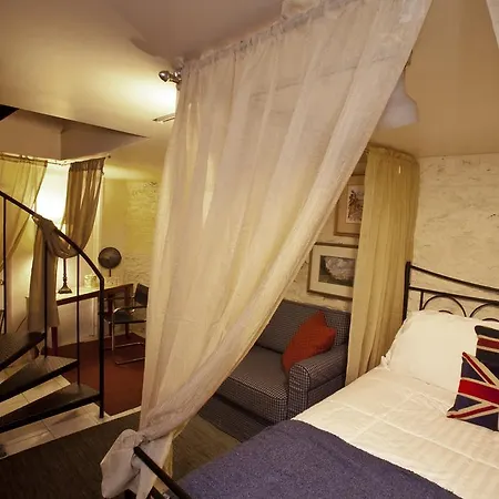 Garden House With 2 Bedroom Apartment