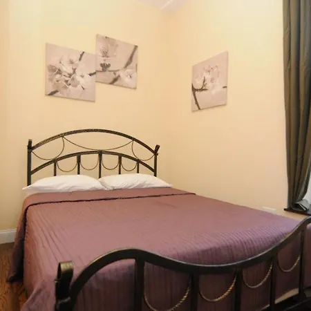Fifth Avenue Deluxe Apartment