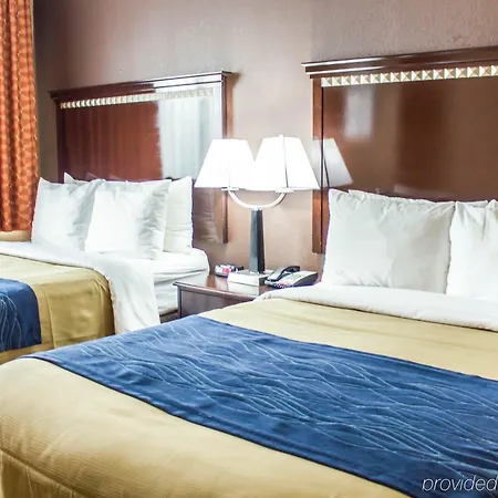 Hotel Travelodge By Wyndham Queens 3*