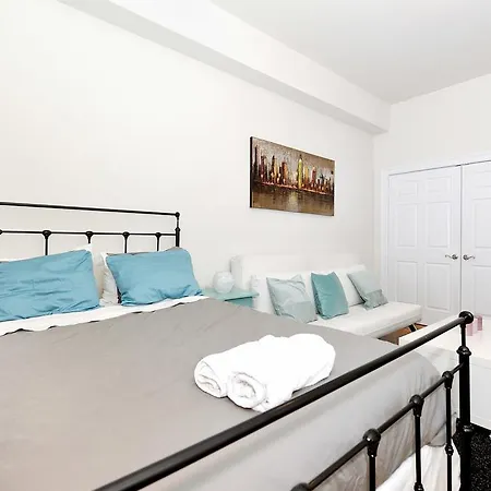 Columbus Circle 3 Bedroom Apartment