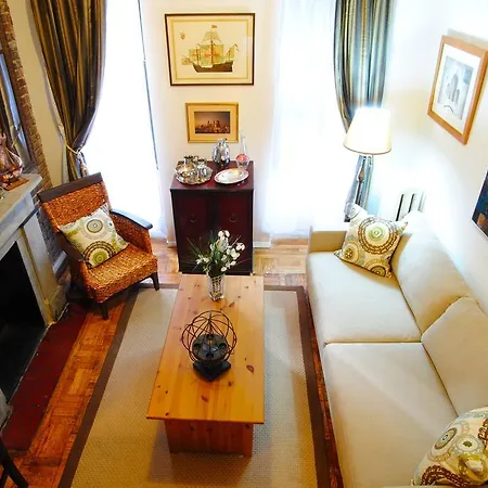 Elegant & 2 Bedroom Ny Apartment *