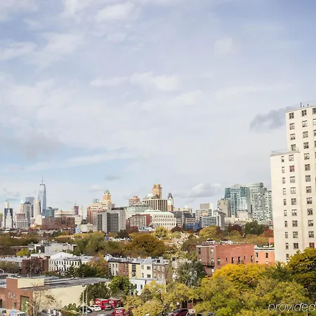 Red Lion And Brooklyn 3*