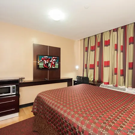 Red Roof Inn Flushing Hotel Hotel 2*