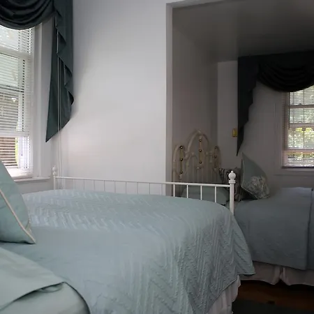 Holiday home Stunning 7 Bedroom With 4 Bathrooms - Sleeps 25 New York