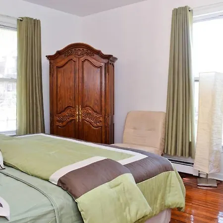 Holiday home Stunning 7 Bedroom With 4 Bathrooms - Sleeps 25 *