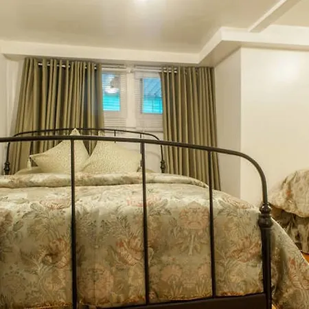 Stunning 7 Bedroom With 4 Bathrooms - Sleeps 25 Holiday home