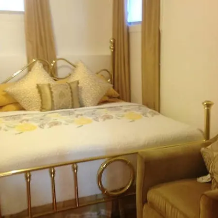 Stunning 7 Bedroom With 4 Bathrooms - Sleeps 25 *