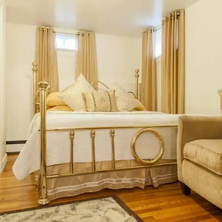 Holiday home Stunning 7 Bedroom With 4 Bathrooms - Sleeps 25 New York
