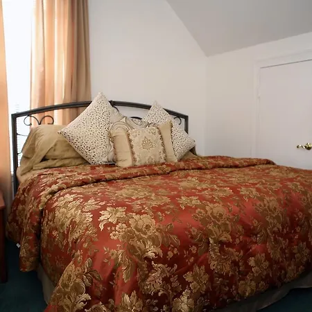 Holiday home Stunning 7 Bedroom With 4 Bathrooms - Sleeps 25
