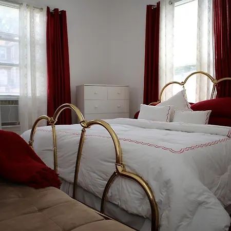 Holiday home Stunning 7 Bedroom With 4 Bathrooms - Sleeps 25 *