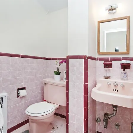 One Bedroom With Backyard - Brooklyn