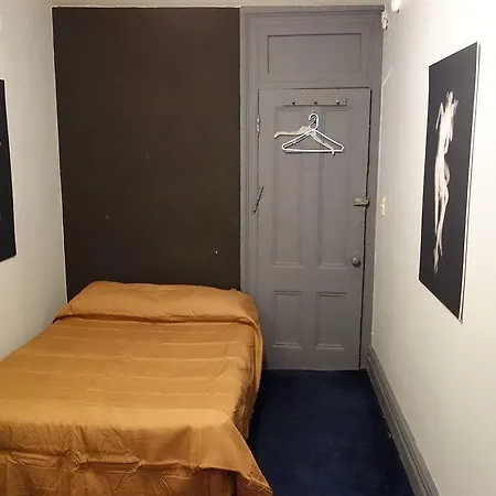 Carlton Arms Hotel 2*