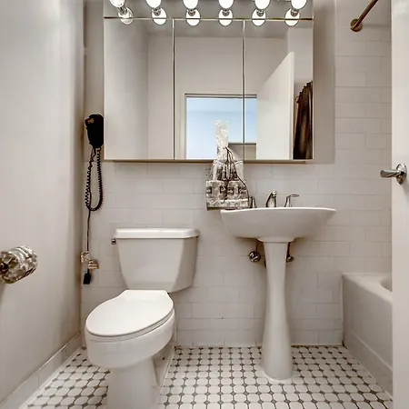 Global Luxury At 15 Park Row