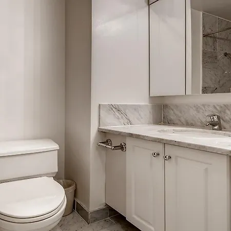 Global Luxury Suites At Symphony House Apartment
