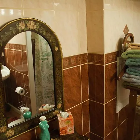 Eve's Place Apartment *