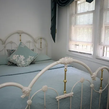 Stunning 7 Bedroom With 4 Bathrooms - Sleeps 25 * New York